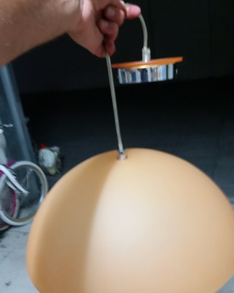 Lampadario in vetro arancione opaco