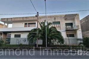 Intero stabile 700mq a Fiumefreddo di Sicilia