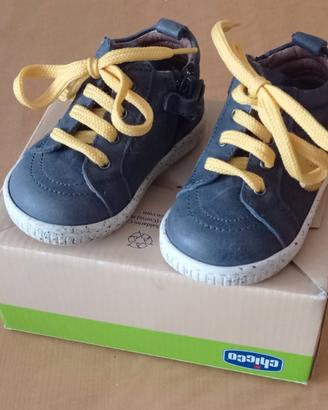 Scarpe bimbo taglia 18 e 24. Tutte le stagioni
