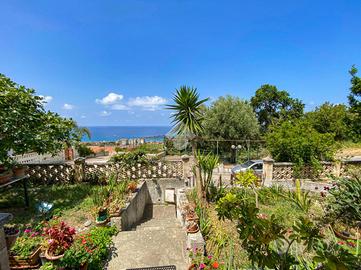 CASA SEMINDIPENDENTE A FALCONARA ALBANESE