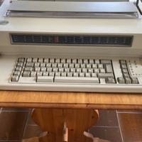 Macchina da scrivere elettronica IBM