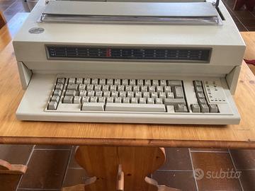 Macchina da scrivere elettronica IBM