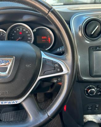 Dacia Sandero Stepway 1.5 dci blu metalizzato