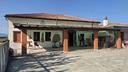 locale-commerciale-con-portico-e-area-esterna
