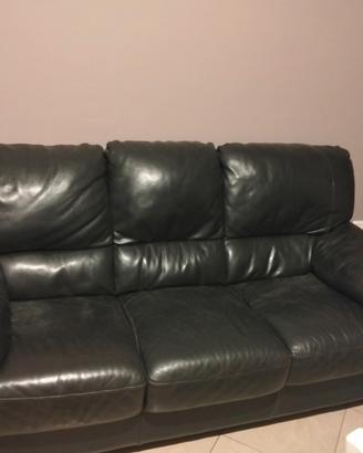 Divano nero in pelle