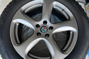 Cerchi in lega con gomme invernali Alfa romeo stel