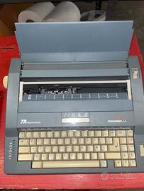 macchina da scrivere Triumph-adler