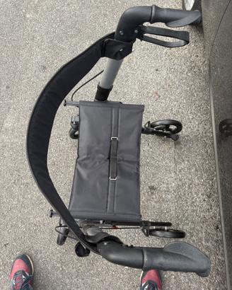 Deambulatore pieghevole e leggero