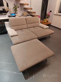 Chateau d'Ax, divano in tessuto traslante con pouf