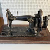 Macchina da cucire d'epoca