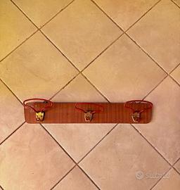 Appendiabiti vintage con ganci rossi anni '60