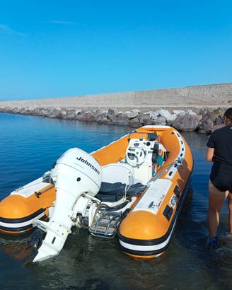 gommone completo  di motore e carrello
