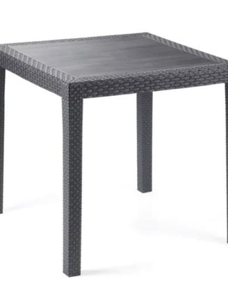 Tavolo e sedie da giardino