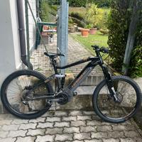 Bici elettrica biammortizzata