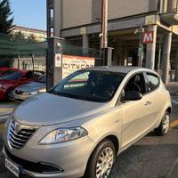 Lancia Ypsilon 0.9 TwinAir 85 CV GAS Ecochic Gold