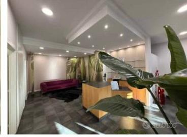 Attività / Licenza di 178 m² con più di 5 locali a