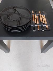 set piatti e bacchette per sushi