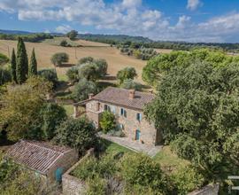 Casale unico in una posizione panoramic