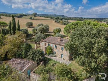 Casale unico in una posizione panoramic