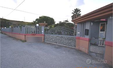 VILLA INDIPENDENTE CON AMPIO GIARDINO