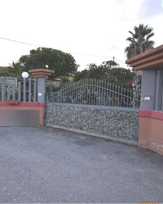 VILLA INDIPENDENTE CON AMPIO GIARDINO