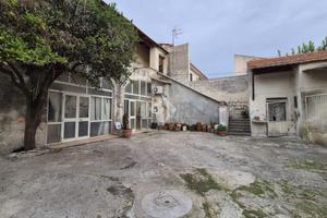 CASA SEMINDIPENDENTE A PORTICO DI CASERTA