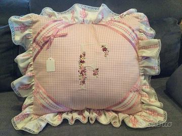 Cuscino shabby con volant