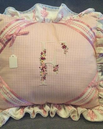 Cuscino shabby con volant