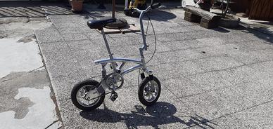 Bici con pedali pieghevoli