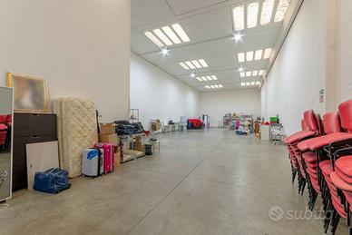 Immobile di 1100 m² con 5 locali a Campi Bisenzio