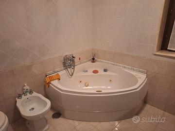 Vasca da bagno idromassaggio