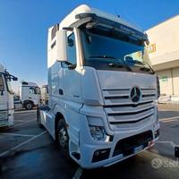B466 - Trattore stradale Mercedes-Benz Actros 18.4