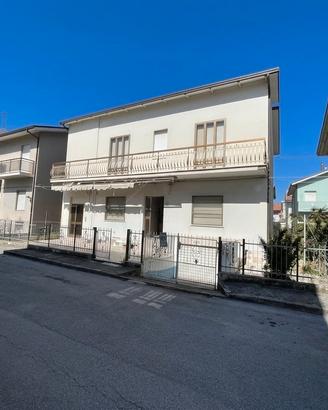 Cer chi una casa singola o bi fam a San Giuseppe