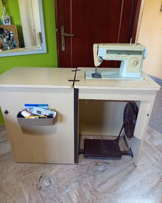 Macchina da cucire a pedale