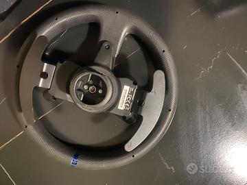 Volante Thrustmaster