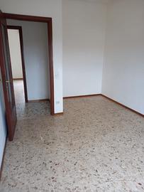 Trilocale libero parzialmente ristrutturato