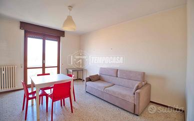 AMPIO BILOCALE CON ASCENSORE !!!