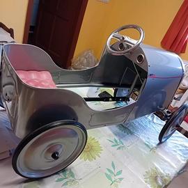 automobilina a pedali