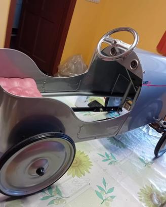 automobilina a pedali