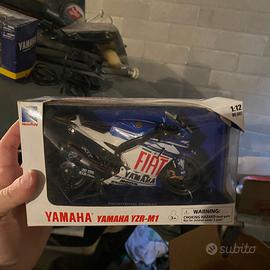yamaha yzr-m1 scala 1/12 valentino rossi newray