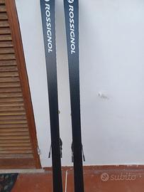 sci Rossignol con attacchi 