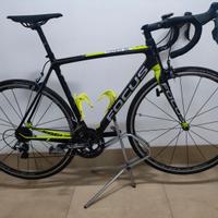 bici corsa in carbonio Focus Izalco Team