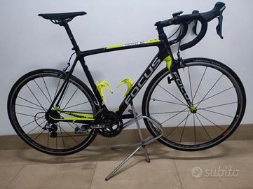bici corsa in carbonio Focus Izalco Team