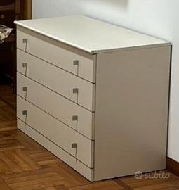 Cassettiera bianca moderna