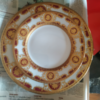 Servizio piattini da dolce e un piatto da portata