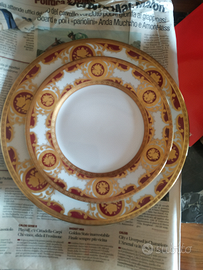 Servizio piattini da dolce e un piatto da portata