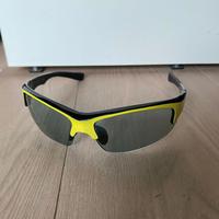 Occhiali da sole sportivi NRC gialli.