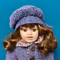 Bambola di porcellana in stile retrò