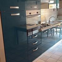 Cucina usata, colre verde petrolio lucida