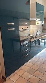 Cucina usata, colre verde petrolio lucida